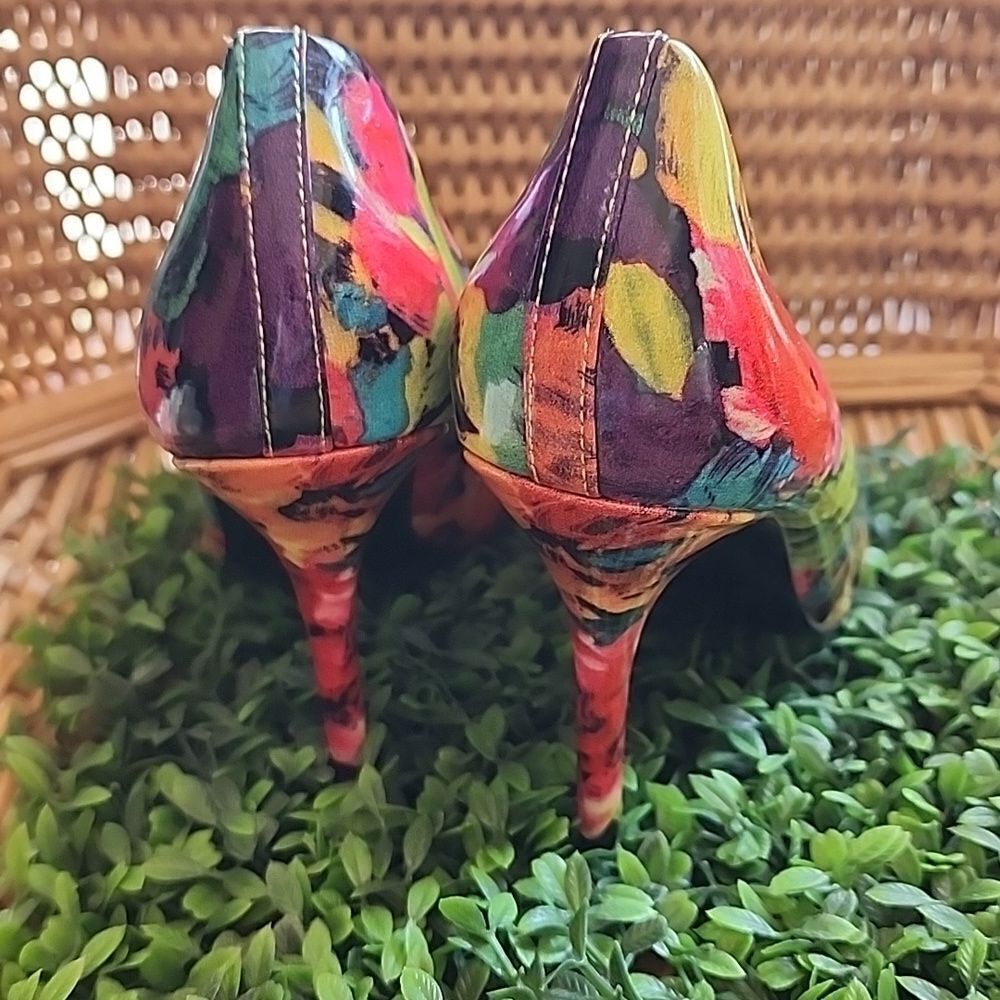 Steve Madden Gallery 6.5 Floral  4 1/2" Heels - Picture 8 of 17